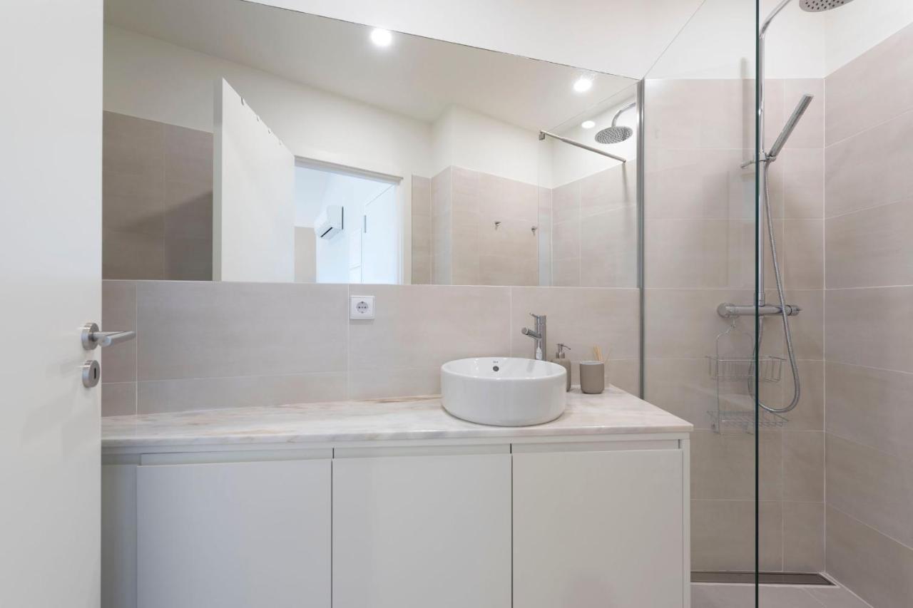 Central Superb Flat W/ Ac & Balcony By Lovelystay ปอร์โต ภายนอก รูปภาพ