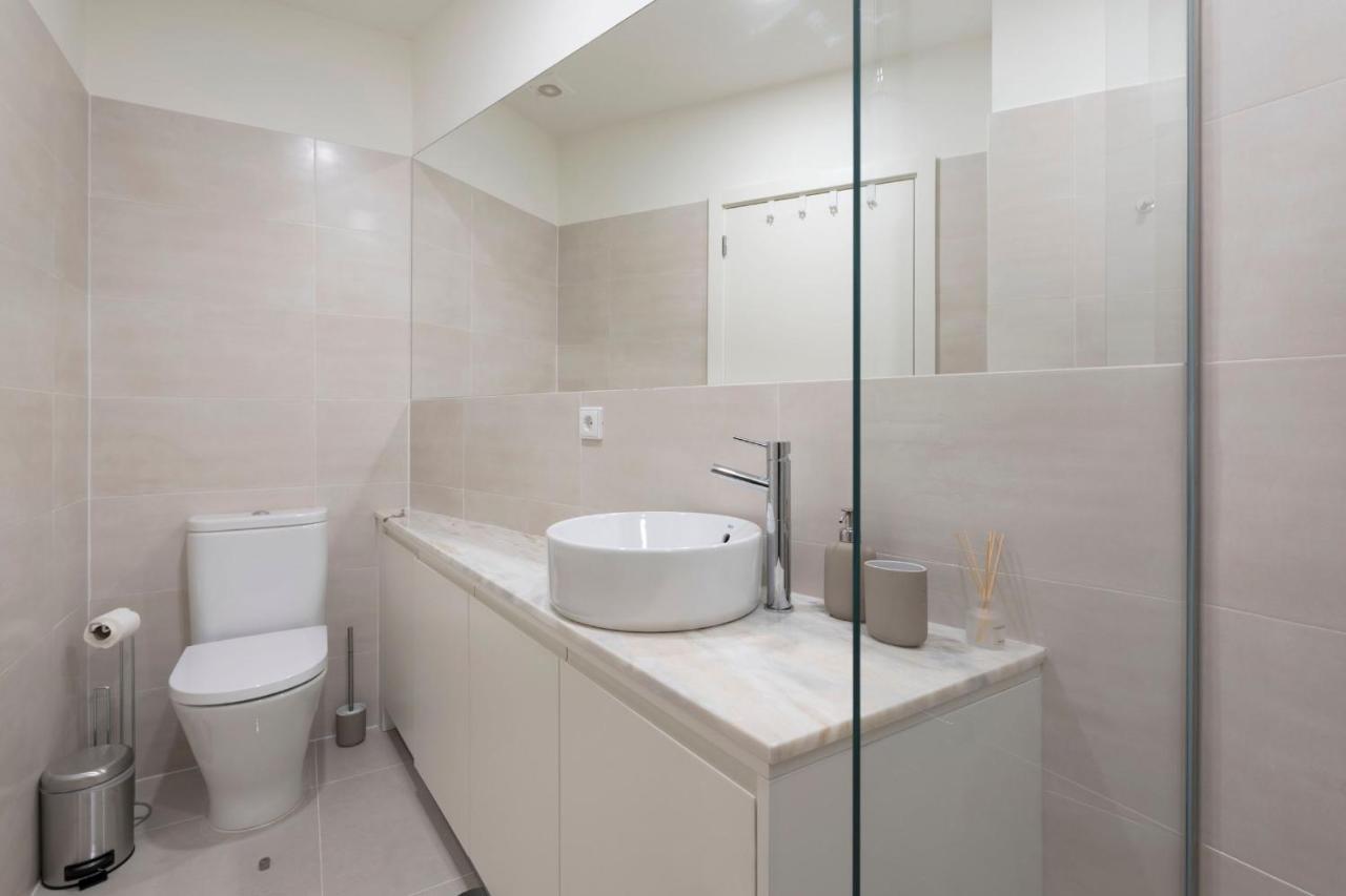 Central Superb Flat W/ Ac & Balcony By Lovelystay ปอร์โต ภายนอก รูปภาพ